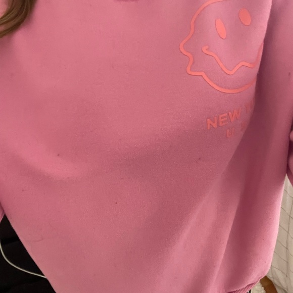 Pink smiley face crew neck - Picture 2 of 3